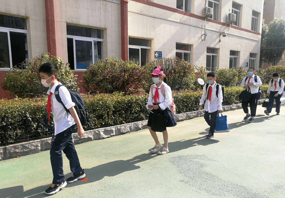 又一波沈阳三四五年级小学生开学了