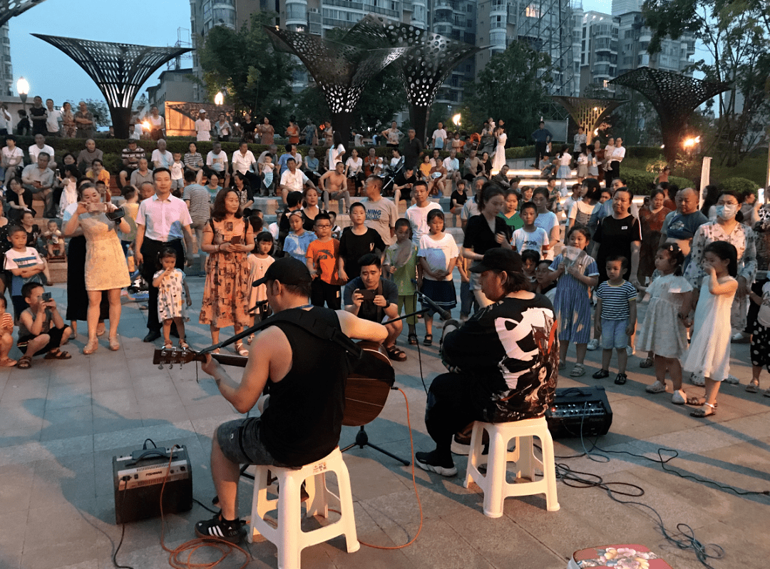 遂宁街头艺术表演精彩不断这一次又有超多惊喜