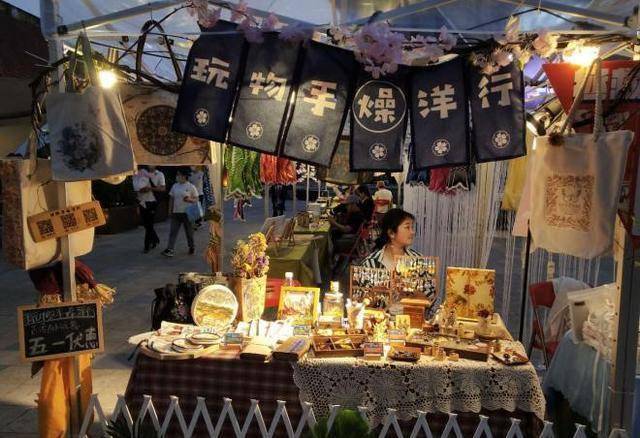 地摊"逼死"购物中心?我笑了