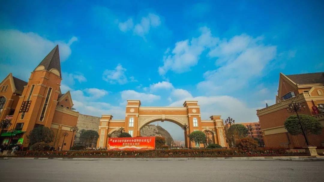 贵州财经大学商务学院西南交通大学希望学院设有轨道交通学院,土木