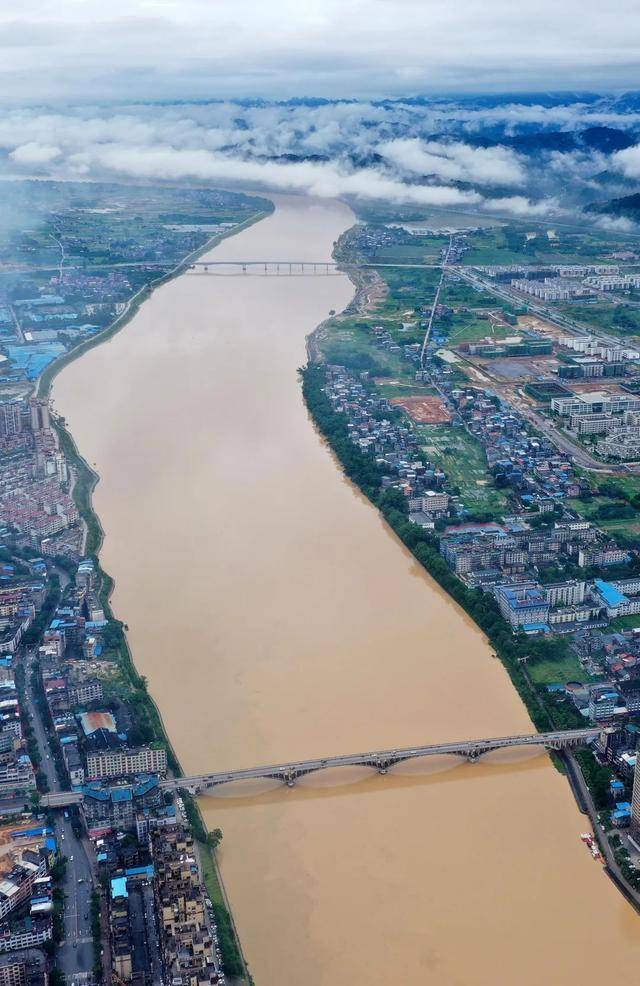 影像志珠江上游融江暴雨过后宛如黄河
