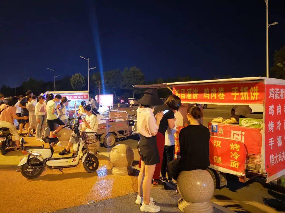 竞争对手也多摆地摊究竟能不能挣到钱依旧因人而论并不是所有的投入都