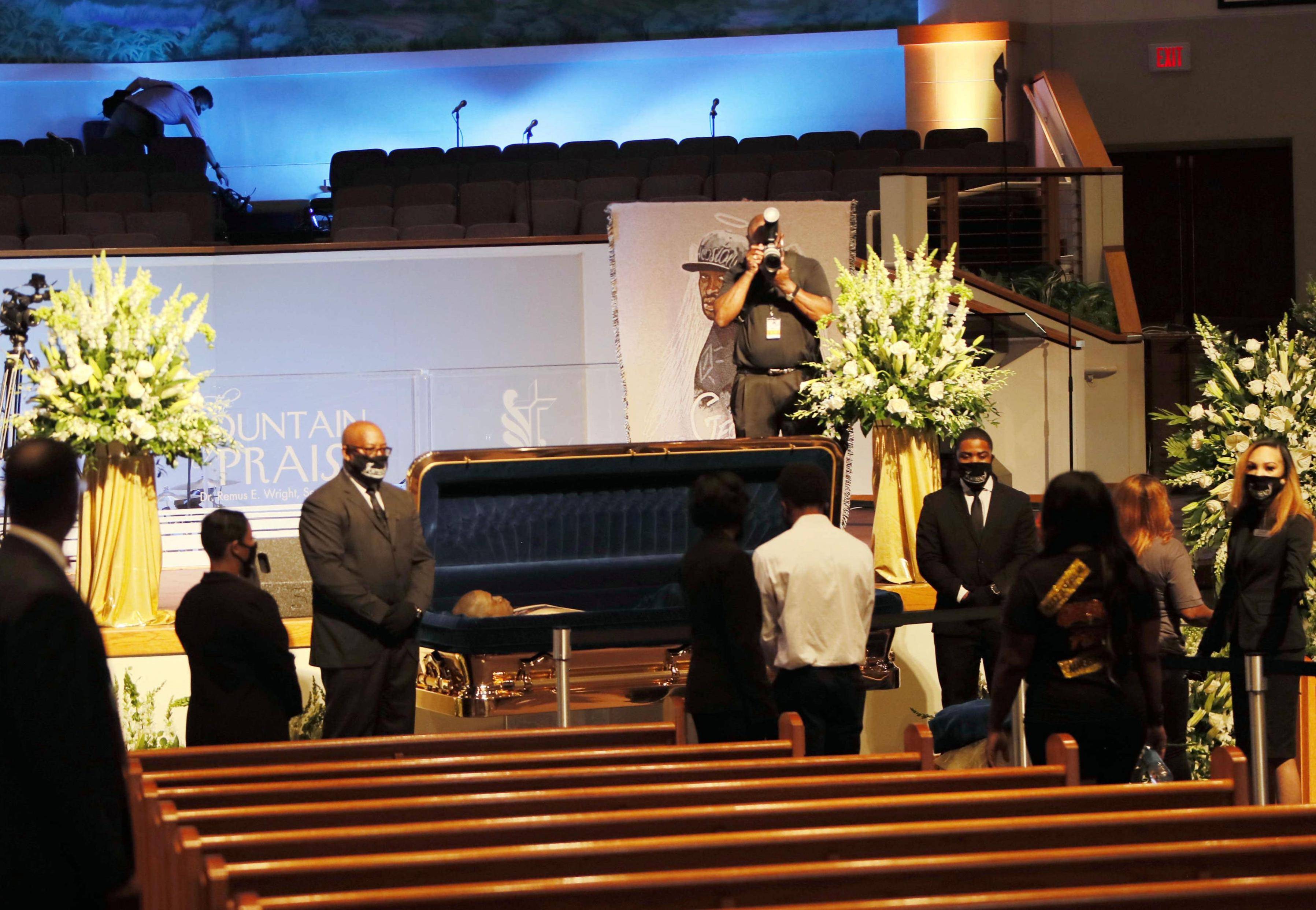 美国休斯敦市举行弗洛伊德遗体公众瞻仰活动