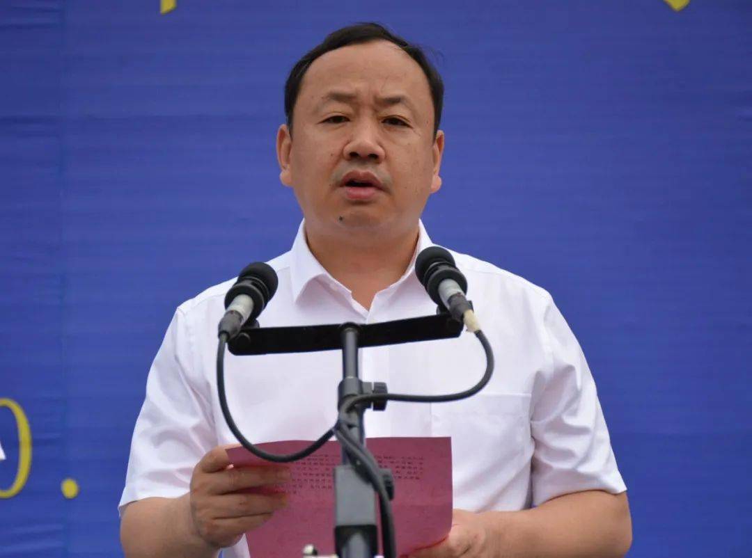 区委副书记,区长刘海川就二季度集中开工项目情况进行了介绍