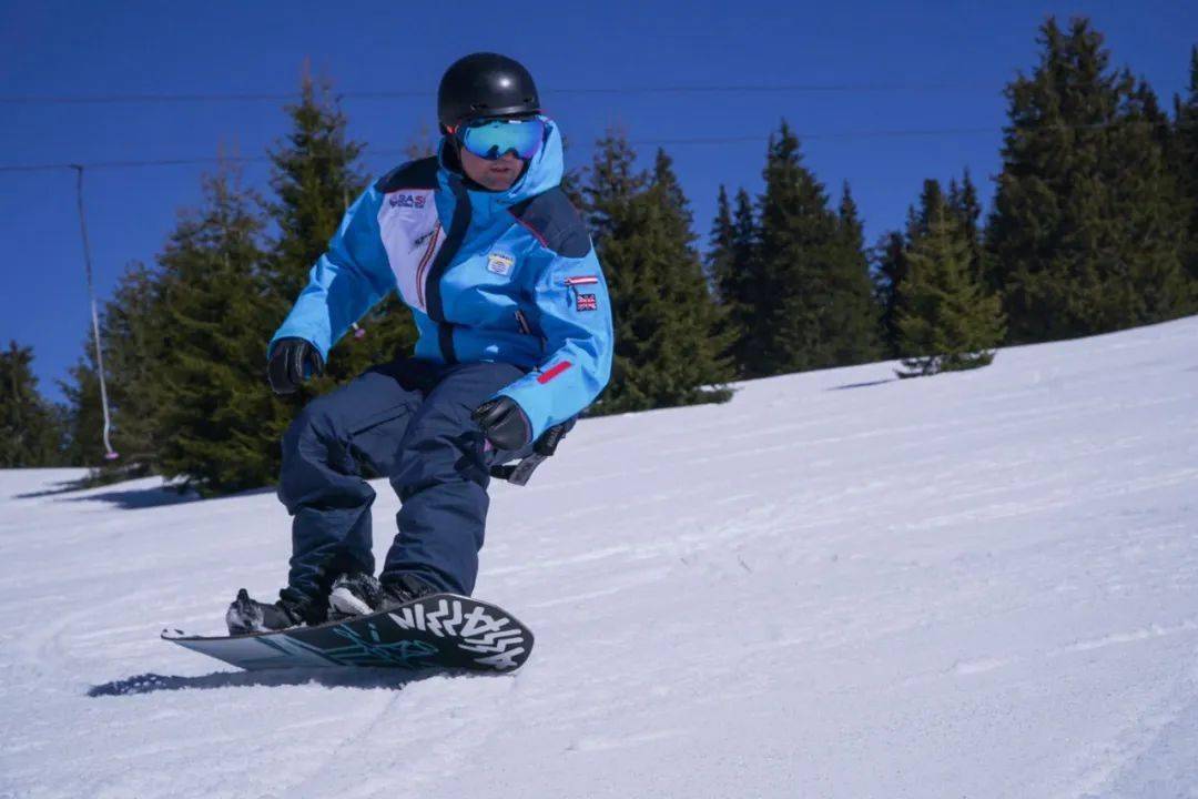 来领取你的滑雪证书际华园极雪basi滑雪学校来了