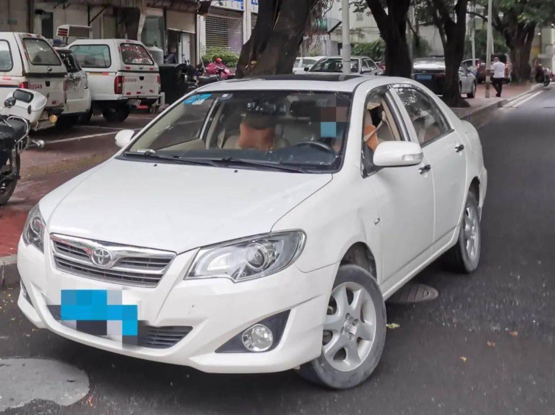 注意| 小车驾驶员丢烟头全程被拍!市民举报!汕头交警:罚款扣分!