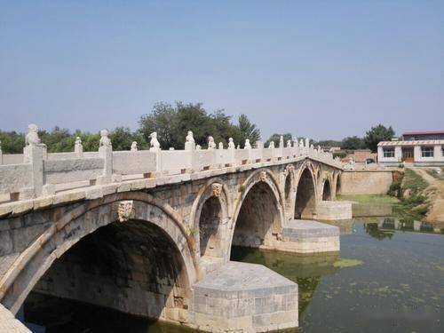 河北沧州有一座388年历史的石桥,在当地被称作善人桥