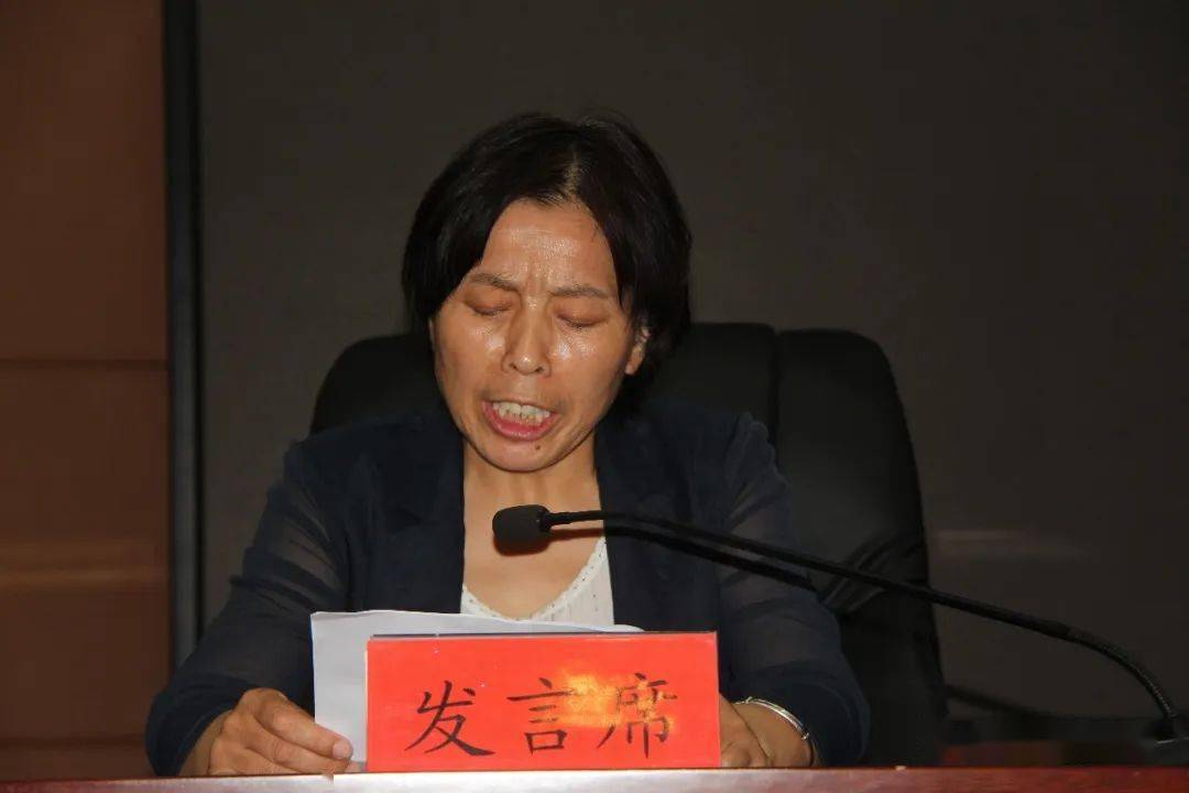 县卫健体局局长——胡银霞作表态发言会议对专题询问工作进行了安排