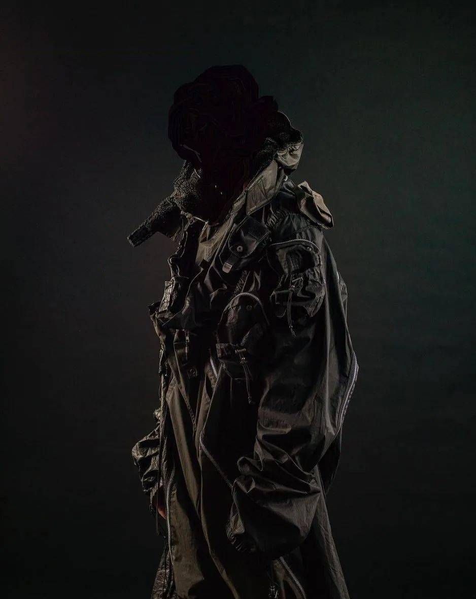 把衣服分离互换叠加忘了过时的极简主义吧新极繁主义的暗黑机能风了解