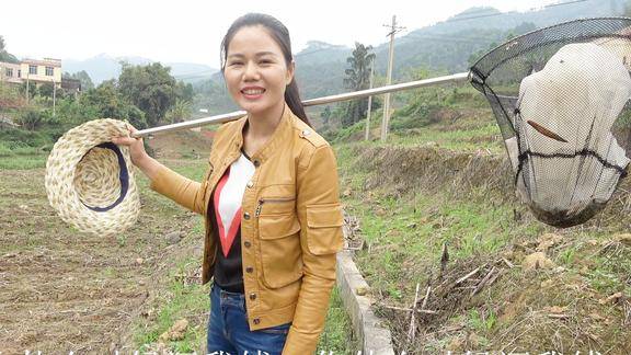 都是钱惹的祸!壮乡妹一首壮语歌唱出了无数人心酸无奈的经历!