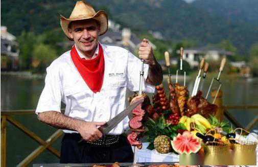 在巴西如果有美女邀请你一起洗澡,千万不要拒绝,导游告诉你原因_烤肉