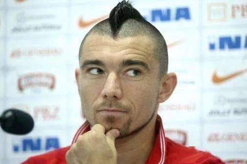 这种发型,叫做"莫西干头"3.