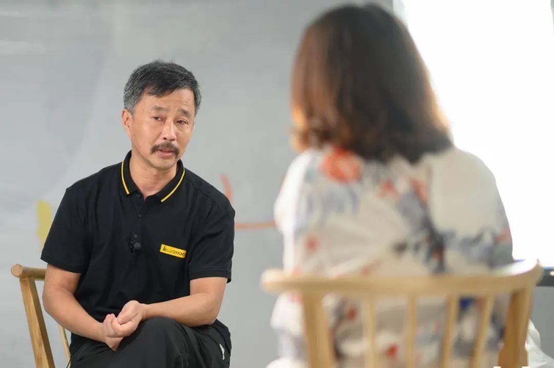 陈晓楠对话"流浪大师"沈巍:离开大街这一年 才是真正的流浪丨无话不说