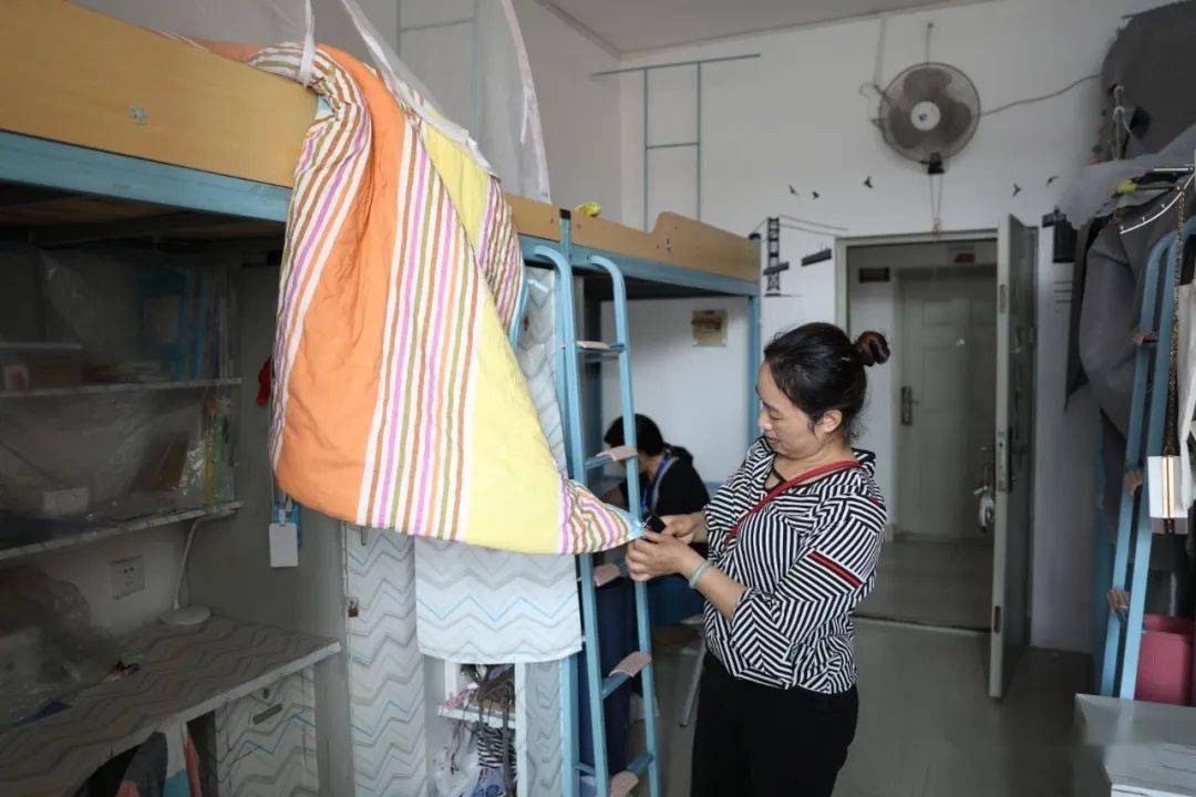 暖心川传老校区6166间学生宿舍完成卫生大清扫