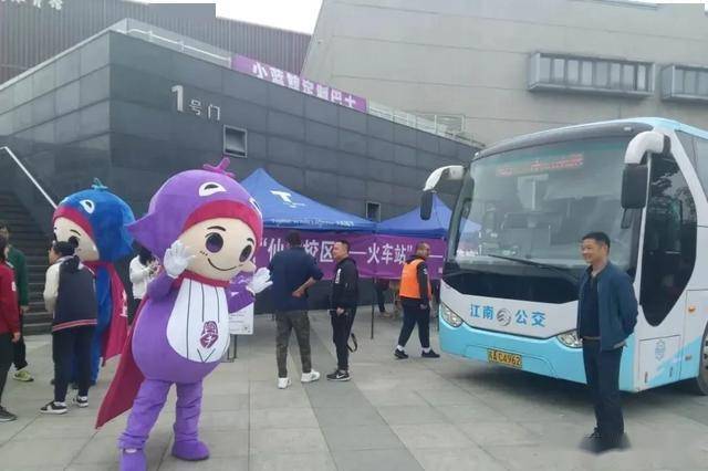 南京定制公交充分挖掘公交资源和公共资源,通过传统公交实体宣传模式