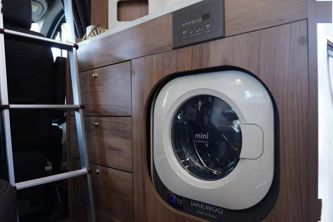 抽油烟机,不锈钢盖板式洗菜盆,厨具收纳柜,置物架,mini滚筒洗衣机等