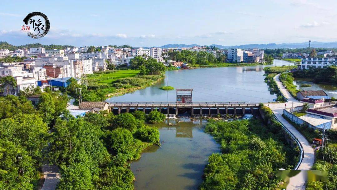 宾阳印象在县水利局工作人员的带领来,来到了我县的大桥江,查看这里的