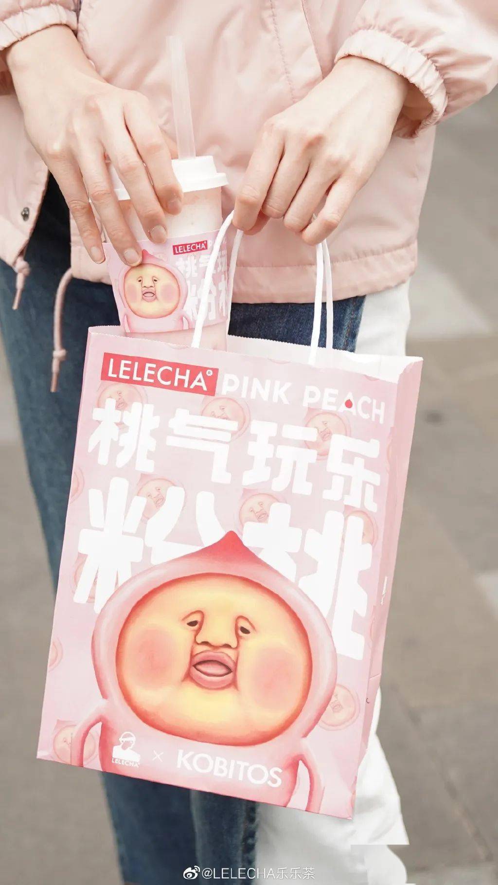 资讯乐乐茶的桃子茶饮包装居然有屁桃君