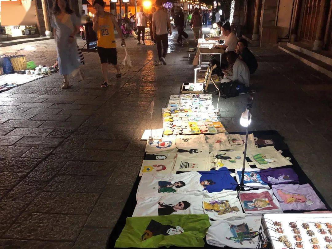 地摊的春天来了走今晚去大理古城摆地摊