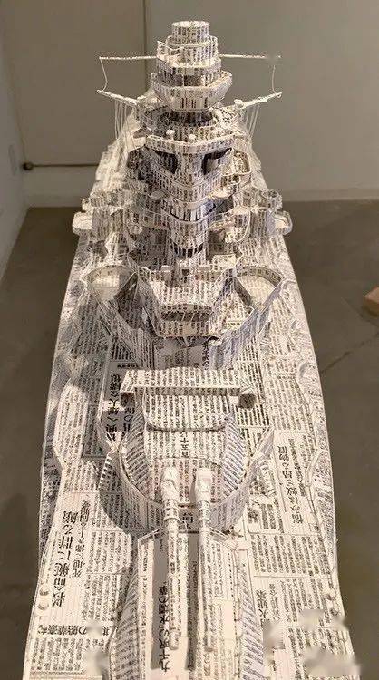 旧报纸打造也能打造不凡的雕塑作品.