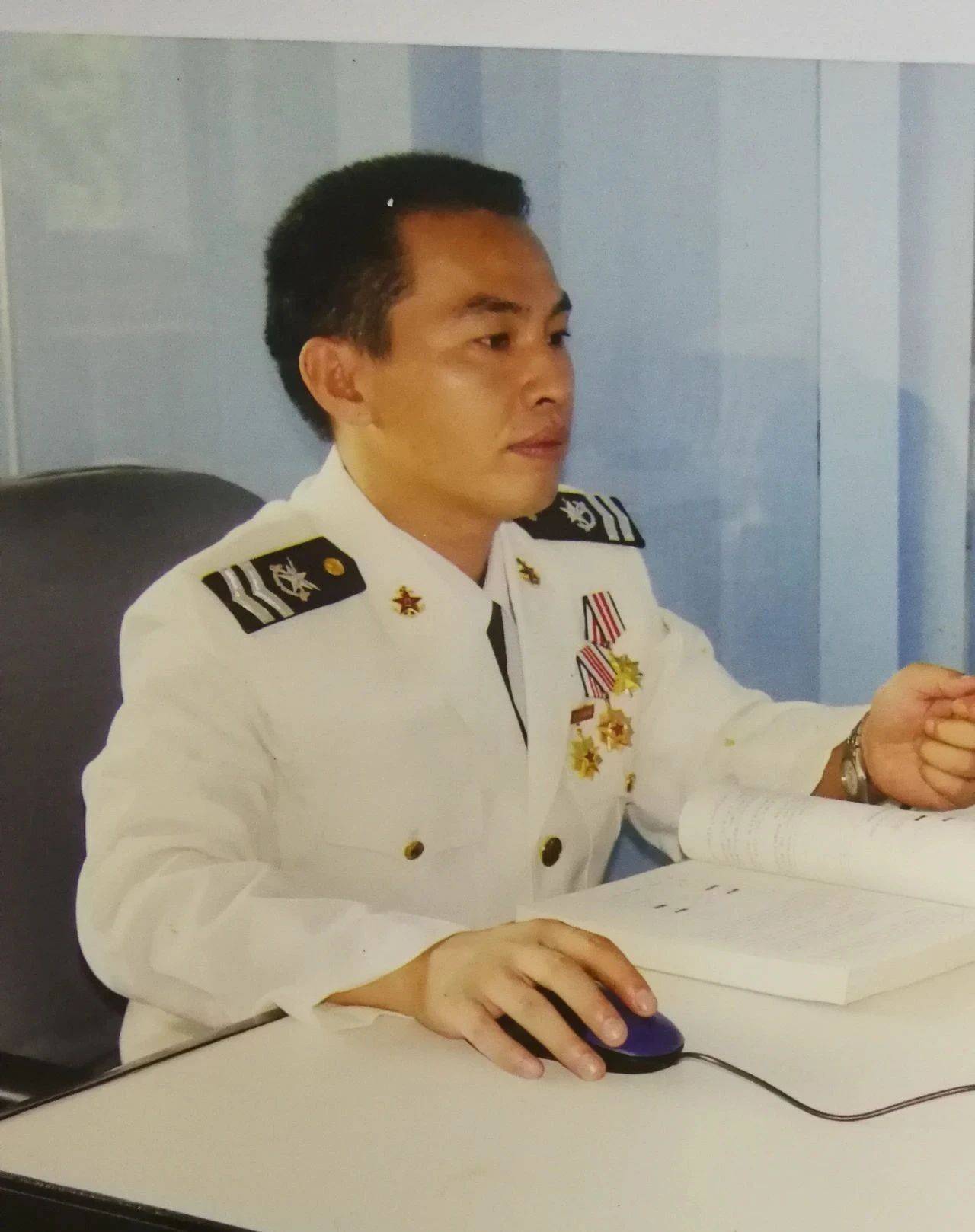 3个二等功3个三等功海军一级军士长张战胜光荣退休