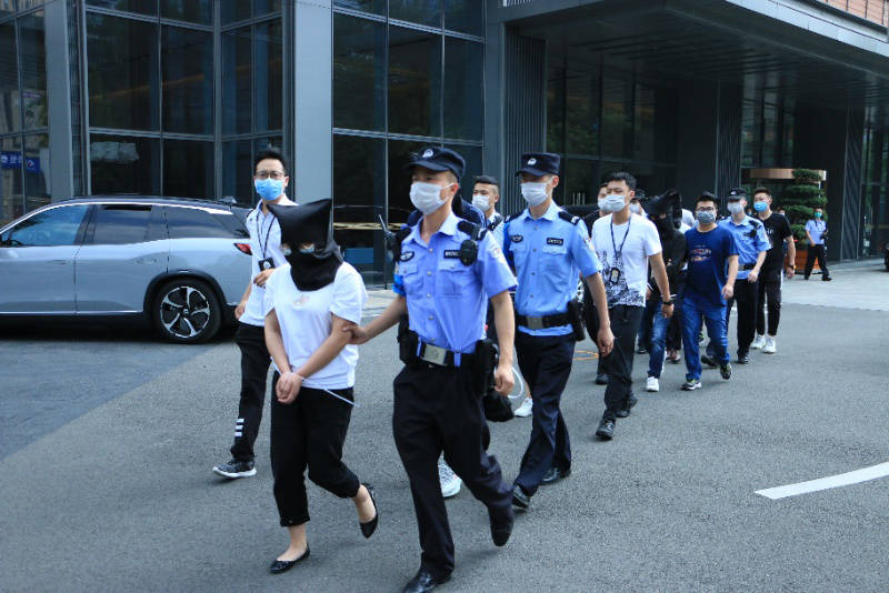 涉案3000余万元挡获132人 成渝警方联手打掉特大电信网络诈骗团伙