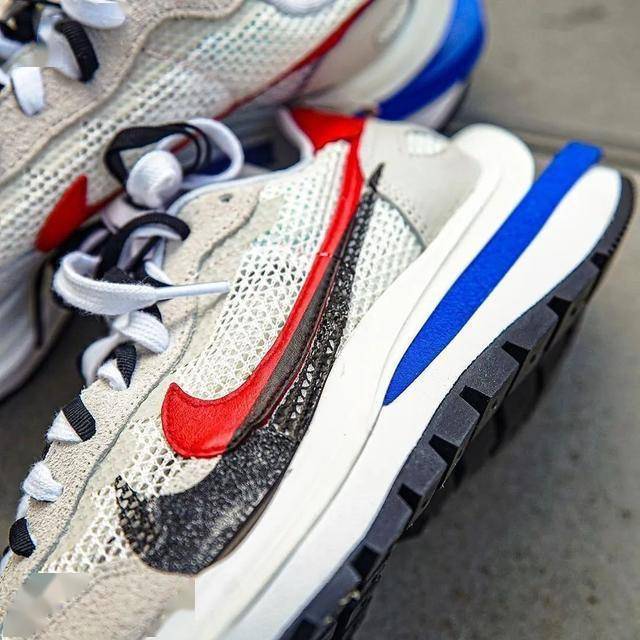 sacai x nike vaporwaffle发售日期:2020 年夏季pic via:sneakersbr