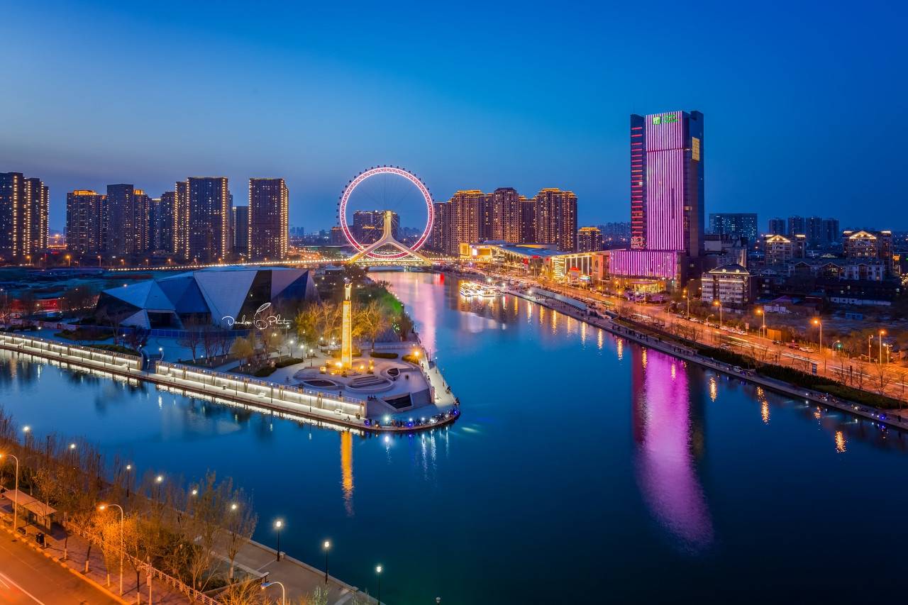 天津之眼是世界上唯一一个桥上瞰景摩天轮是天津的地标之一