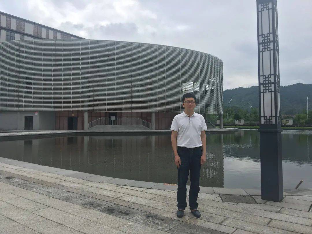 本期《名师讲堂》访谈余姚市梦麟中学封君老师走进直播室聊聊如何学好