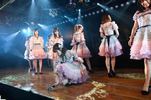 渡边麻友毕业公演采访中文版akb就是我的人生