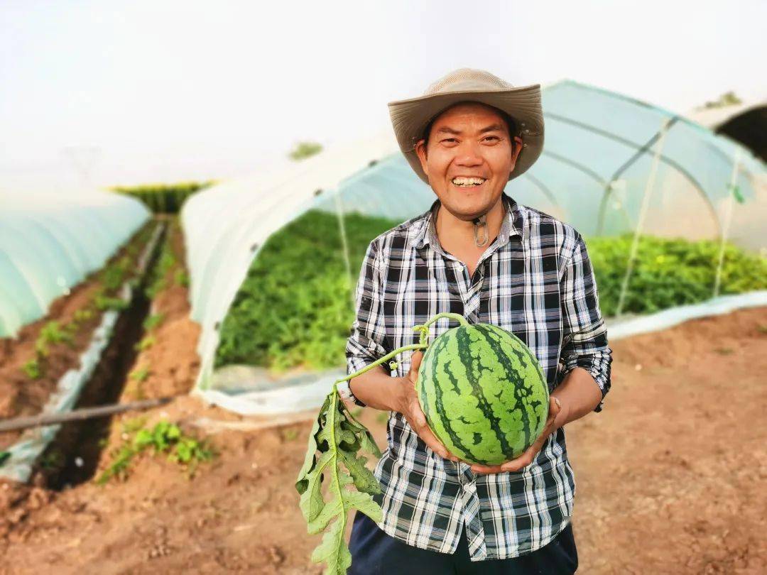 双口瓜娃带你品尝夏天的味道_西瓜