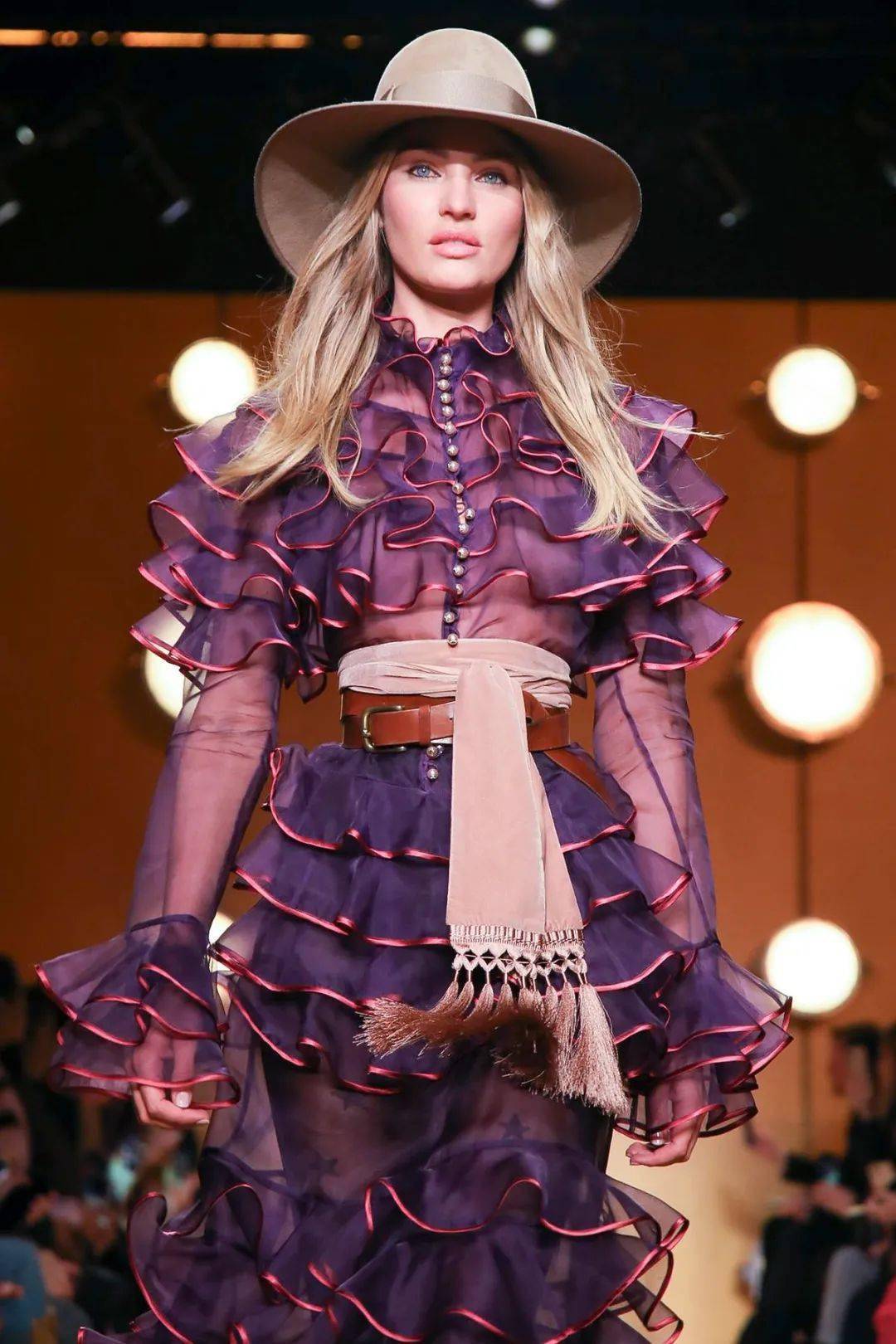 2020最美衣服,少不了这个设计元素,回头率200%!_褶皱