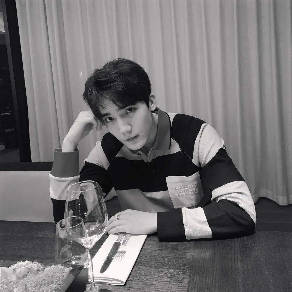 手机壁纸头像曹煜辰