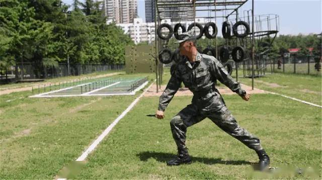 兵哥教你匕首格斗术（可用防身笔代替），招式简洁，刀刀击要害_右手