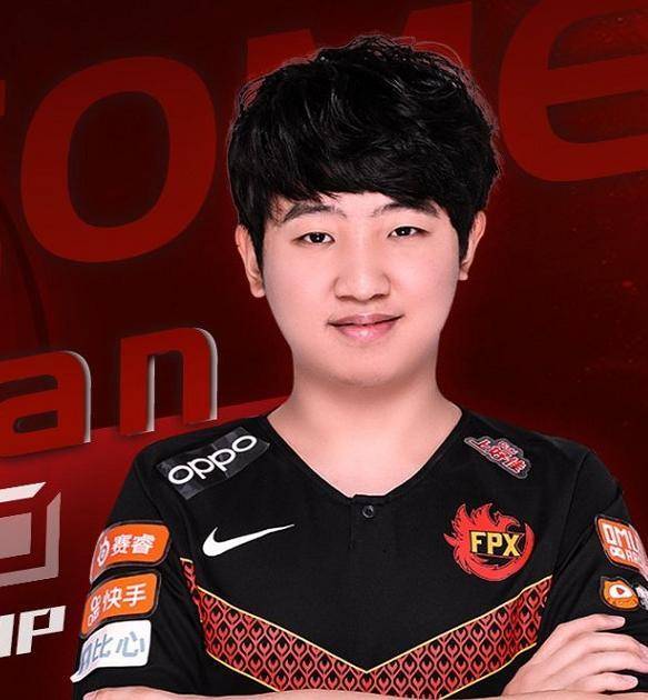 有网友扒出该名玩家是某职业战队的二队选手,因上个月在韩服khan单排