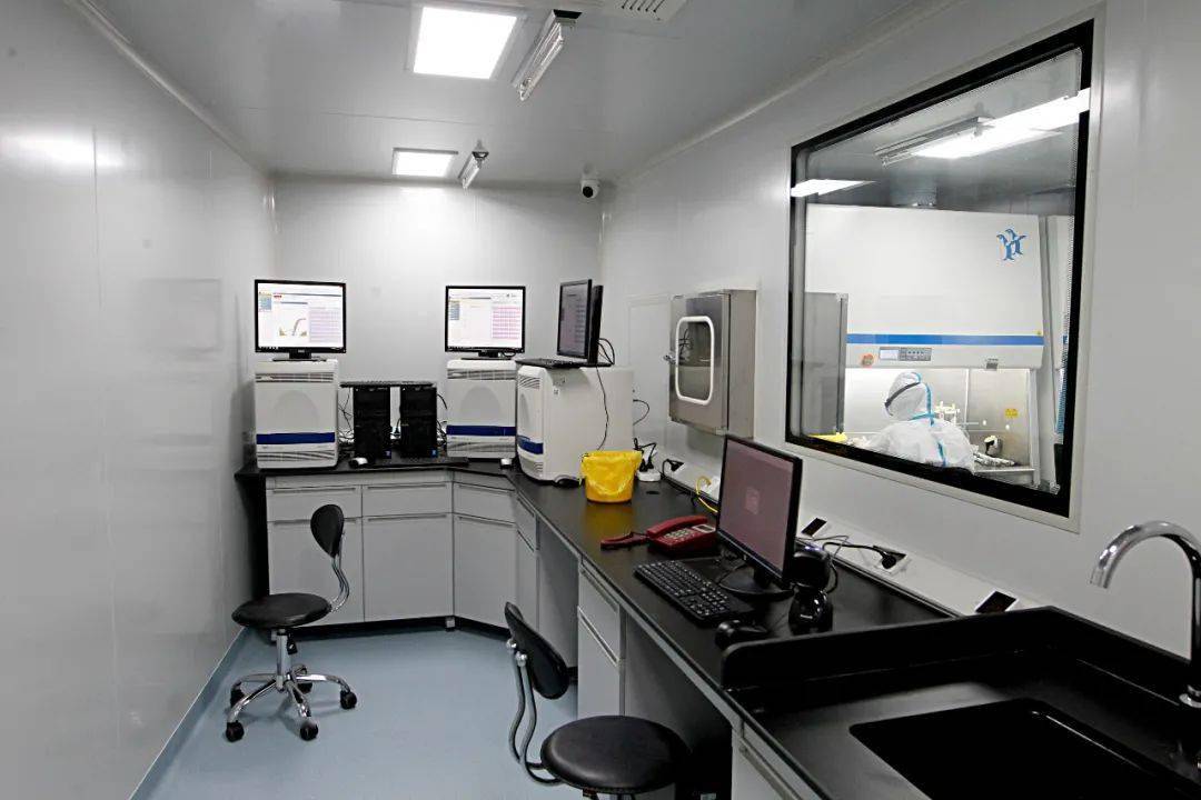 新冠病毒核酸检测实验室】该实验室完全按照加强型bsl-2的等级设计