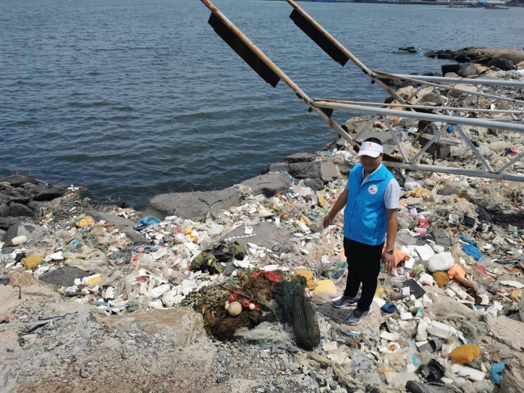 守护海岸线清洁沙滩蓬莱青年文明号保护海洋环境又有大动作