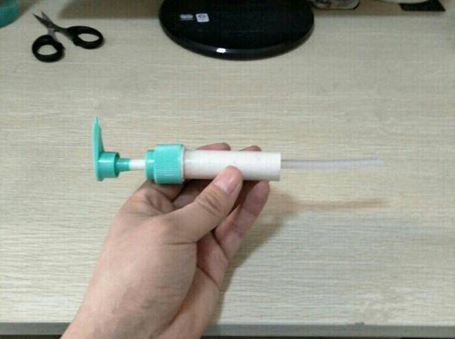 自制方便好用的取水器!让钓友告别河边人打窝