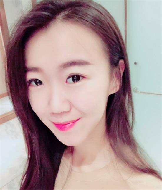 随后ququ也是教佳慧玩csgo,万万没想到身为世界冠军的老婆,佳慧对csgo