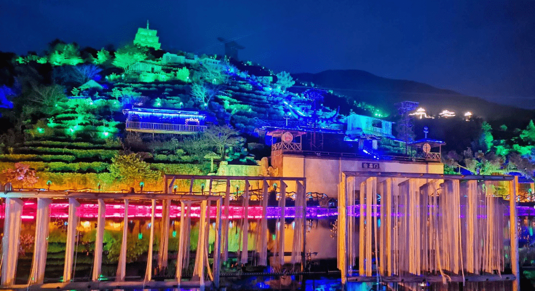 感恩父亲节专场丰顺大宝山非遗传打铁花风火轮灯光秀一天游