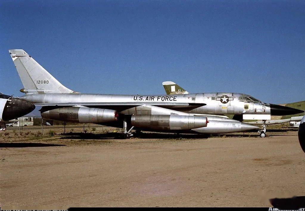 奇特的燃油 弹仓设计:美国b-58盗贼轰炸机图集