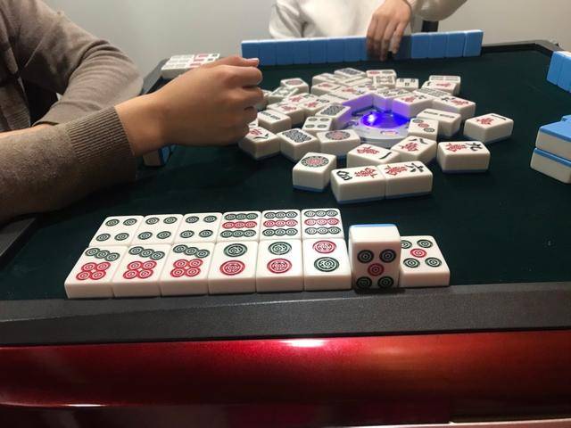 搓麻技巧:高端局如何听牌更容易胡牌_牌局