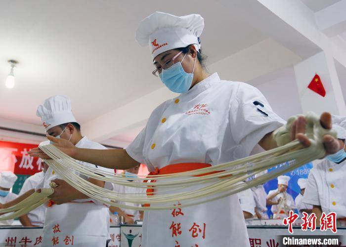 兰州拉面职业培训推进产业发展 民习技艺走"拉面脱贫路"