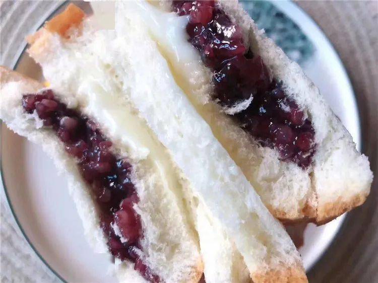 吃货团紫米奶酪吐司蓝莓夹心面包甜而不腻新鲜松软