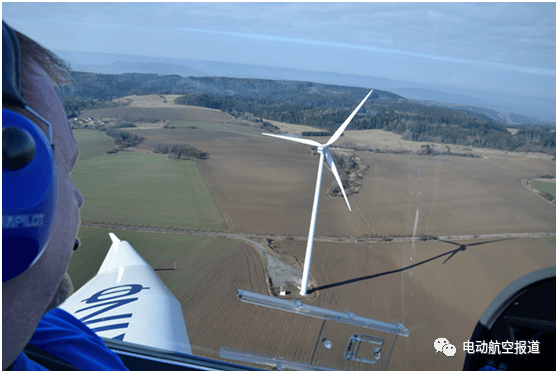 飞机应急风力发电机图片