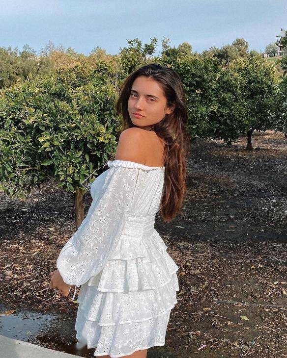 满足你的所有幻想美胸女神sarahcurr美照赏