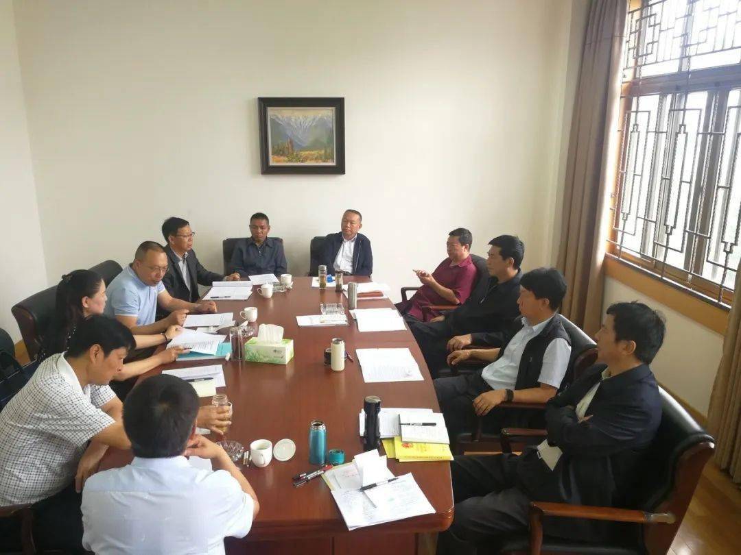 州人大常委会副主任洪云龙,州人大常委会立法工作顾问组组长袁爱光