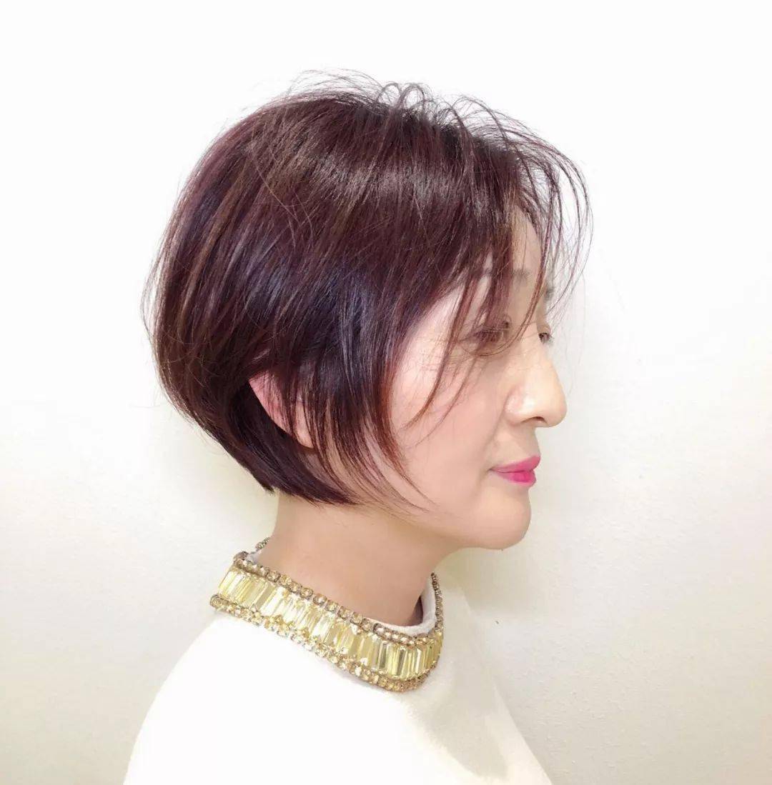 今年流行圆弧短发绝对的瘦脸利器