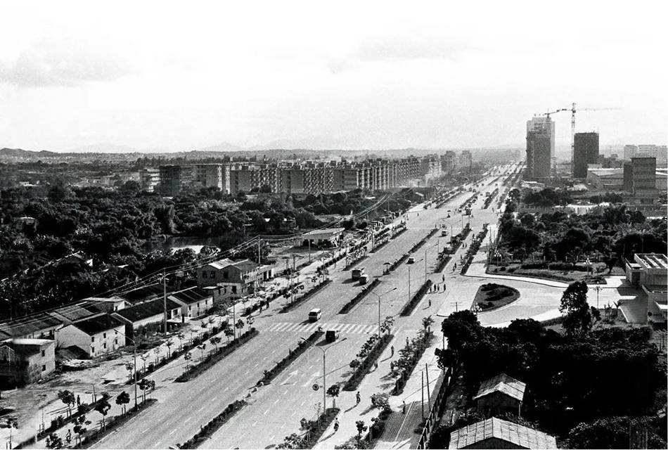 建设中的深南大道.