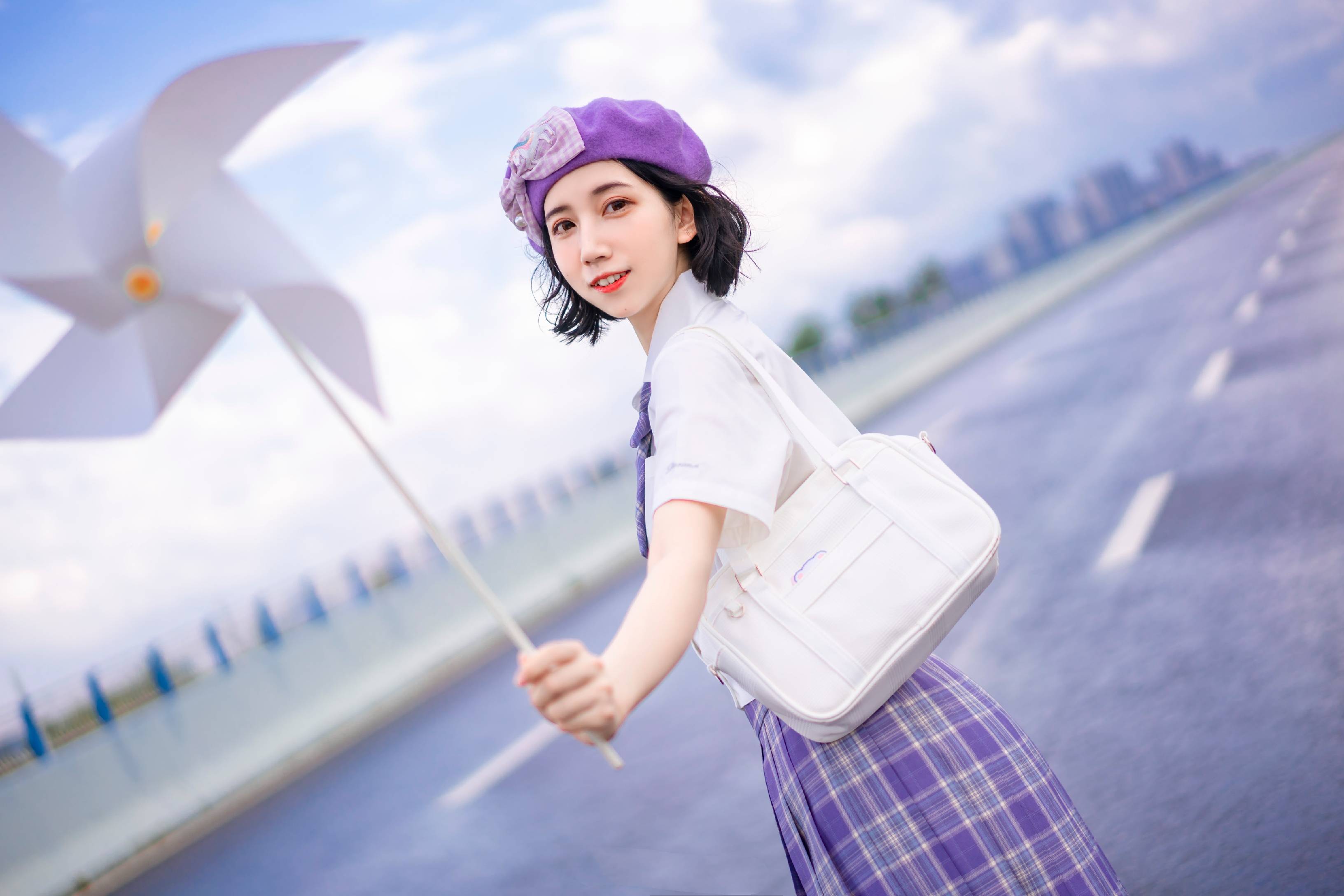 cn:-拉格朗莹 微博出处:-拉格朗莹 jk制服凭借着青春貌美赢得了越来越